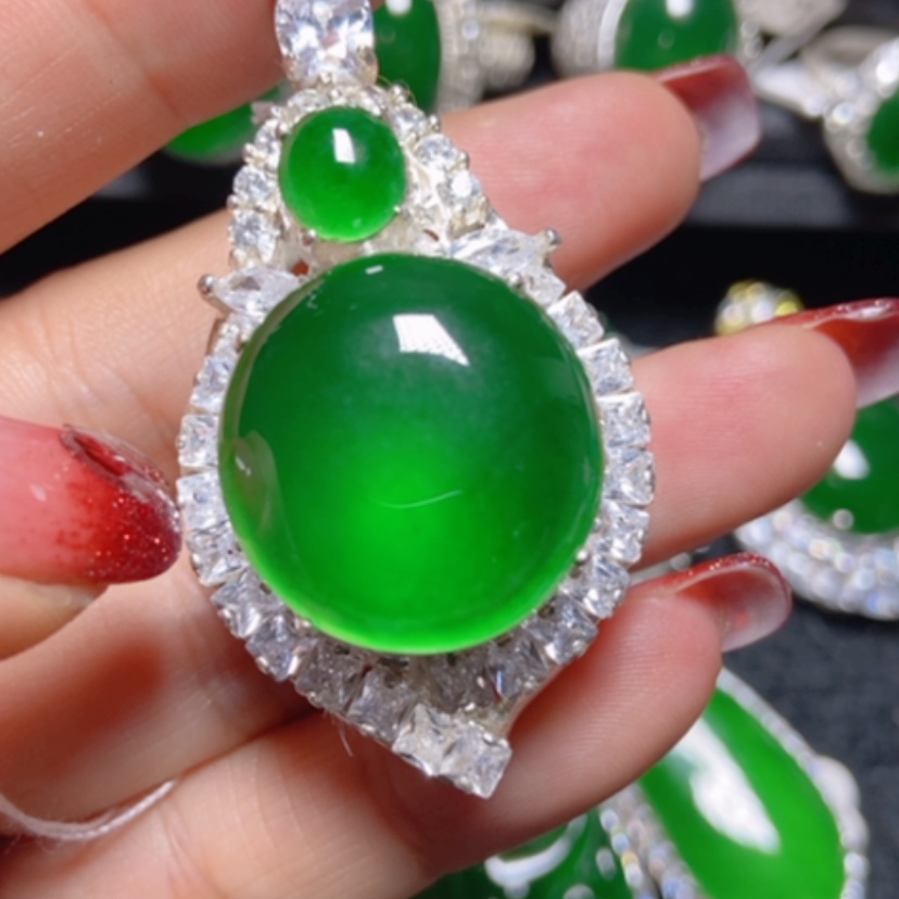 【闪购商品】翡翠颈饰未镶嵌L***i翡翠