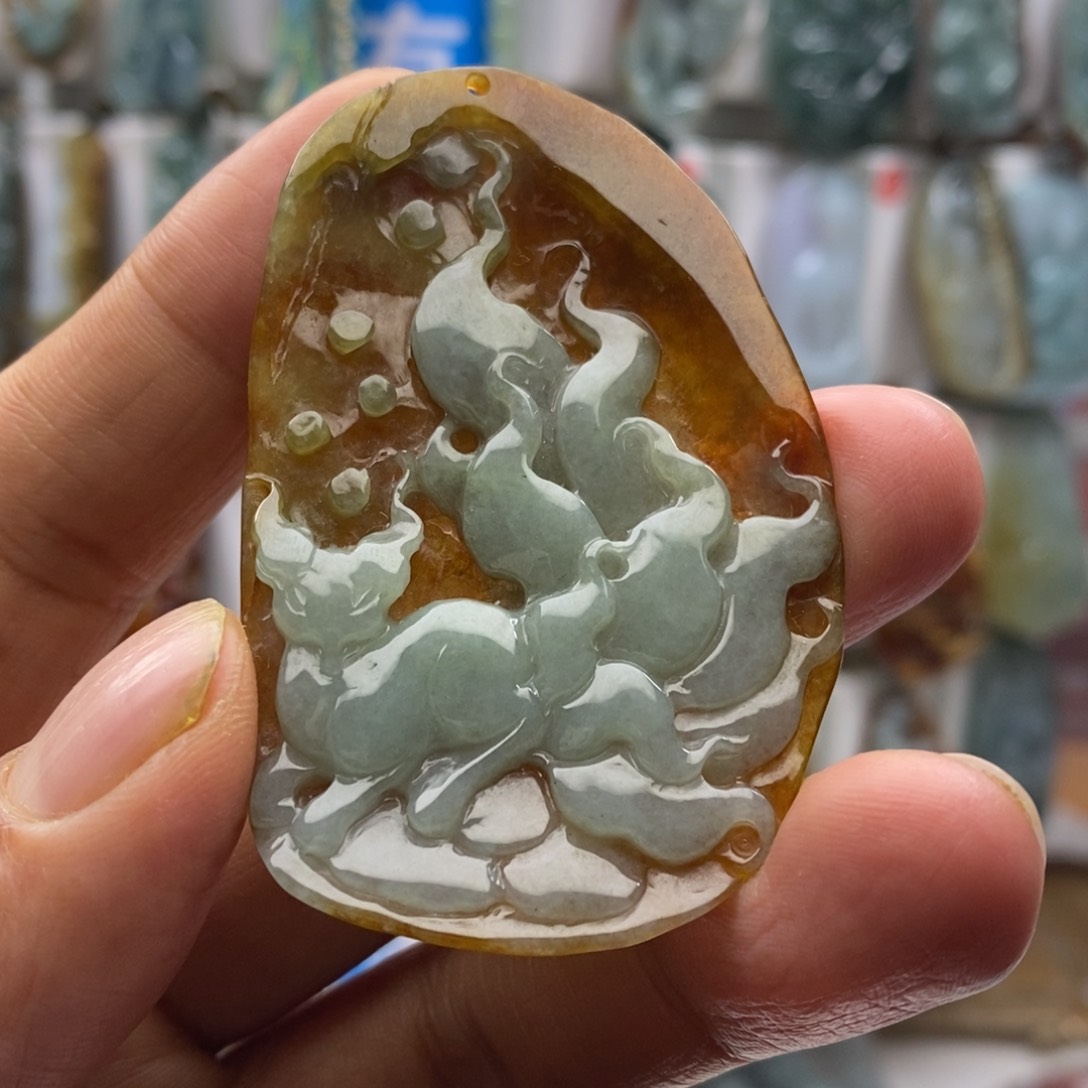 翡翠颈饰未镶嵌九尾