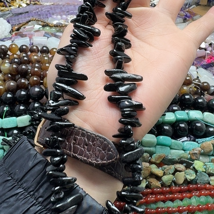 玛瑙/玉髓未镶嵌珠宝半成品一条黑碧玺金运石卡子