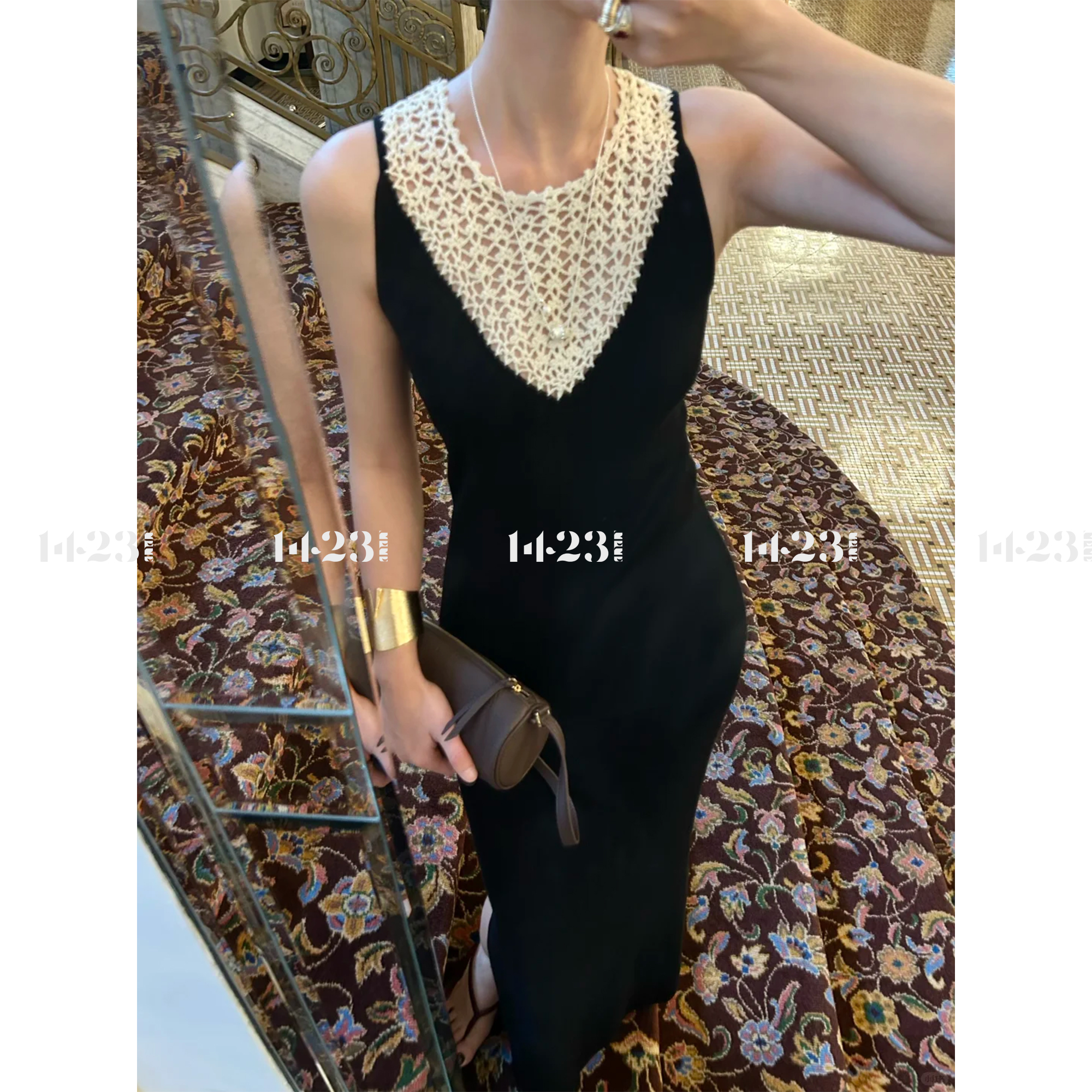 1423【纸片人】轻奢手工钩花镂空感显瘦修身黑色时尚气质背心上衣