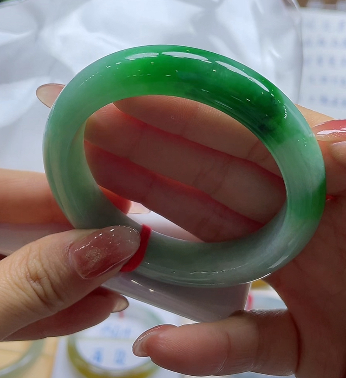 （强推款）54-55圈冰辣绿正圈翡翠手镯