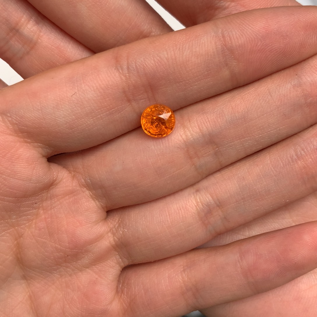 未镶嵌裸石石榴石（芬达石）樱***子2.5ct