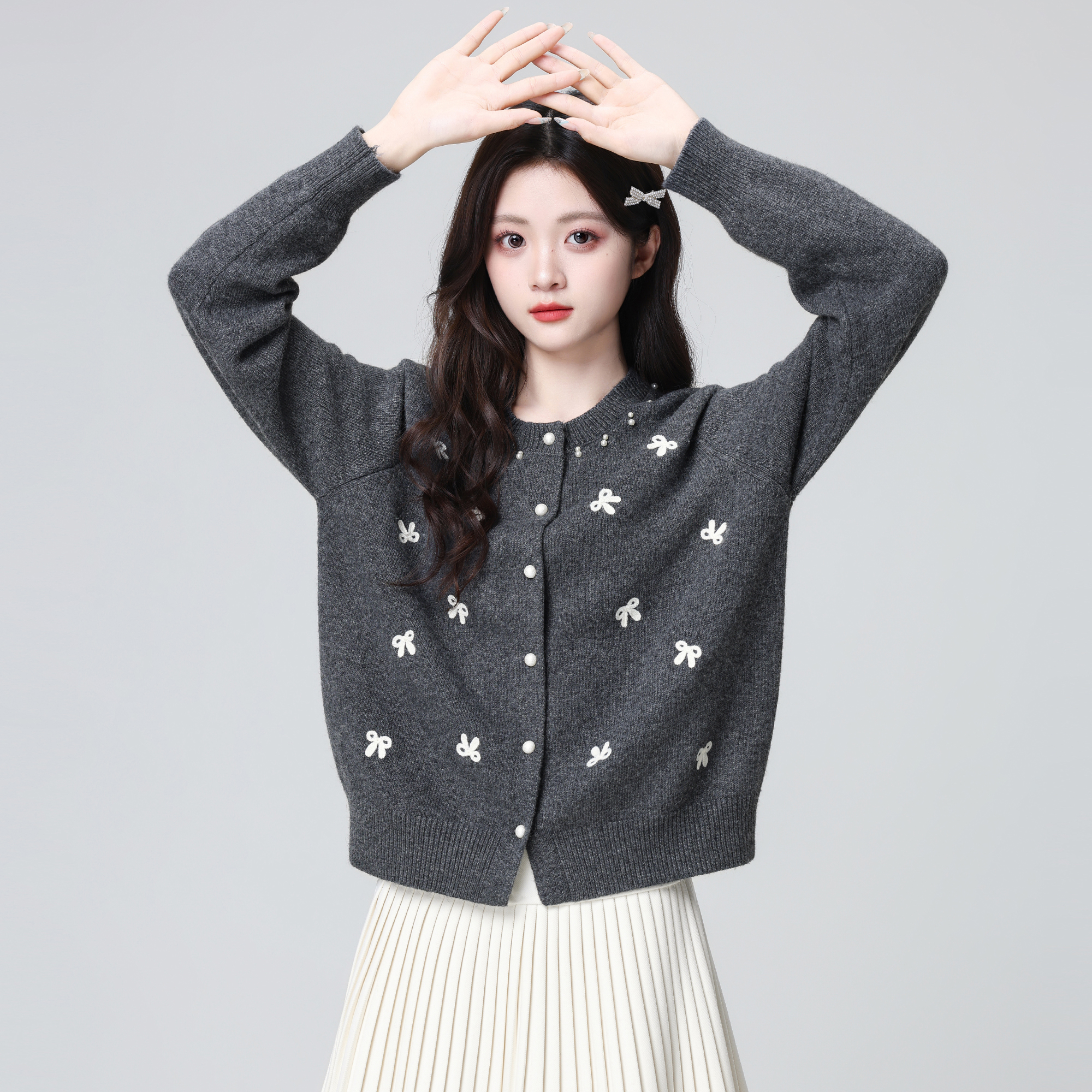 灰色圆领毛衣外套女2025秋冬新款蝴蝶结小个子宽松针织开衫短上衣