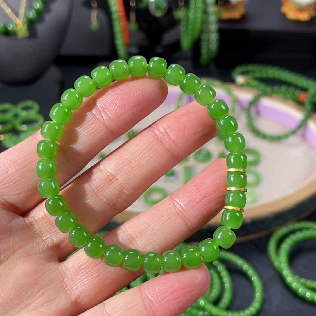 知***否和田玉18K金镶嵌颈饰