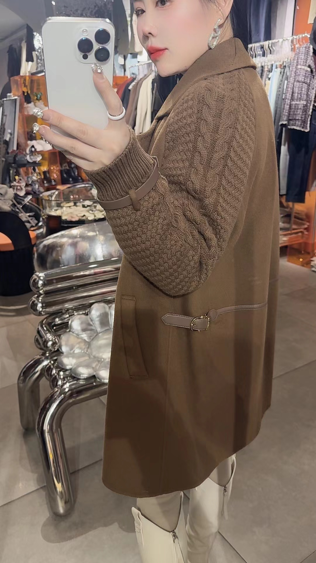 王琳家驼色中长款外套