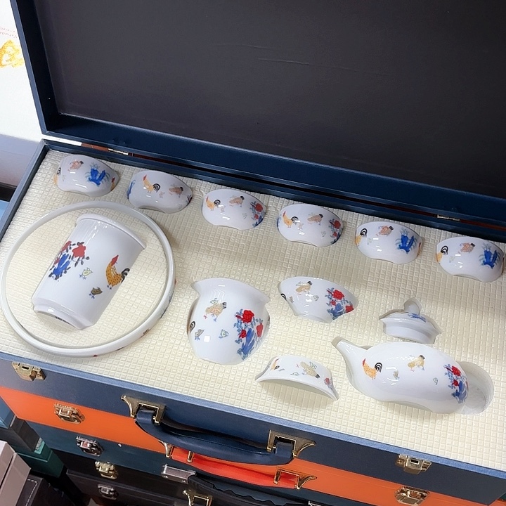 孤品茶具套装等。