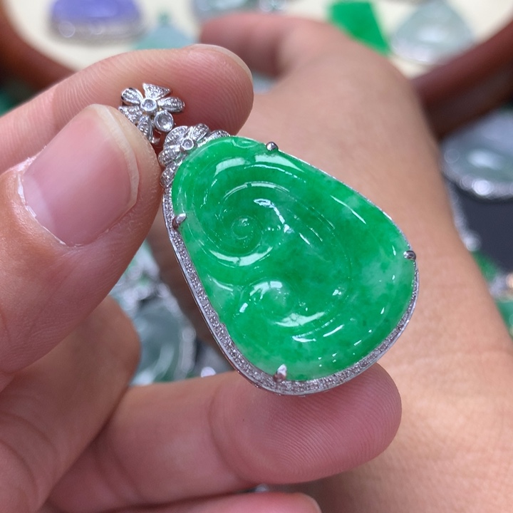 翡翠吊坠(不含链)18K金镶嵌