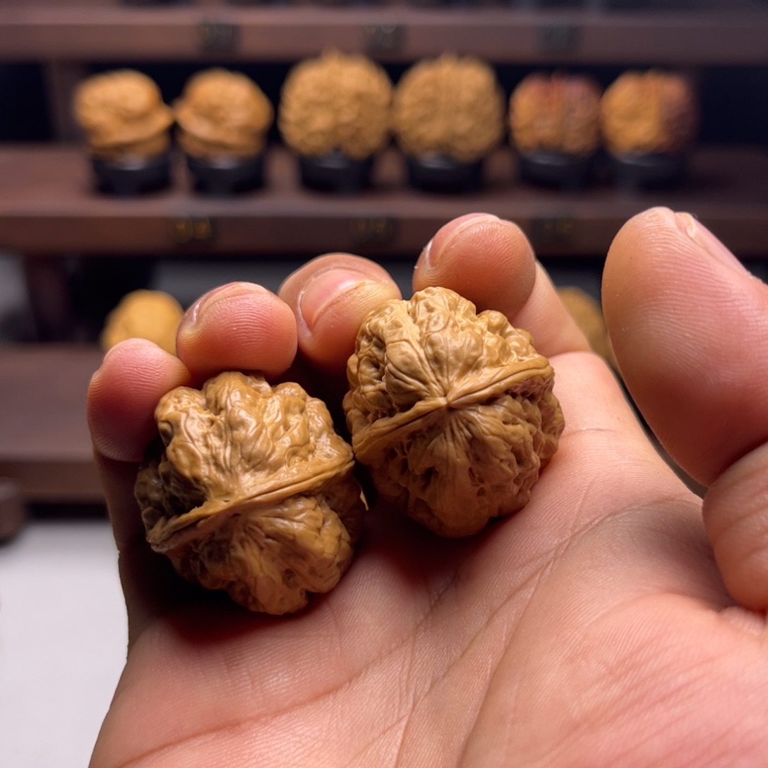 盘***性文玩核桃把件箭毒蛙