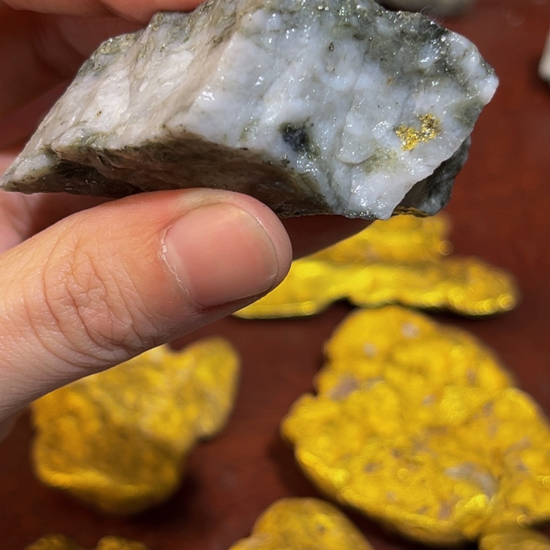 老***宝石材明金矿石约58克