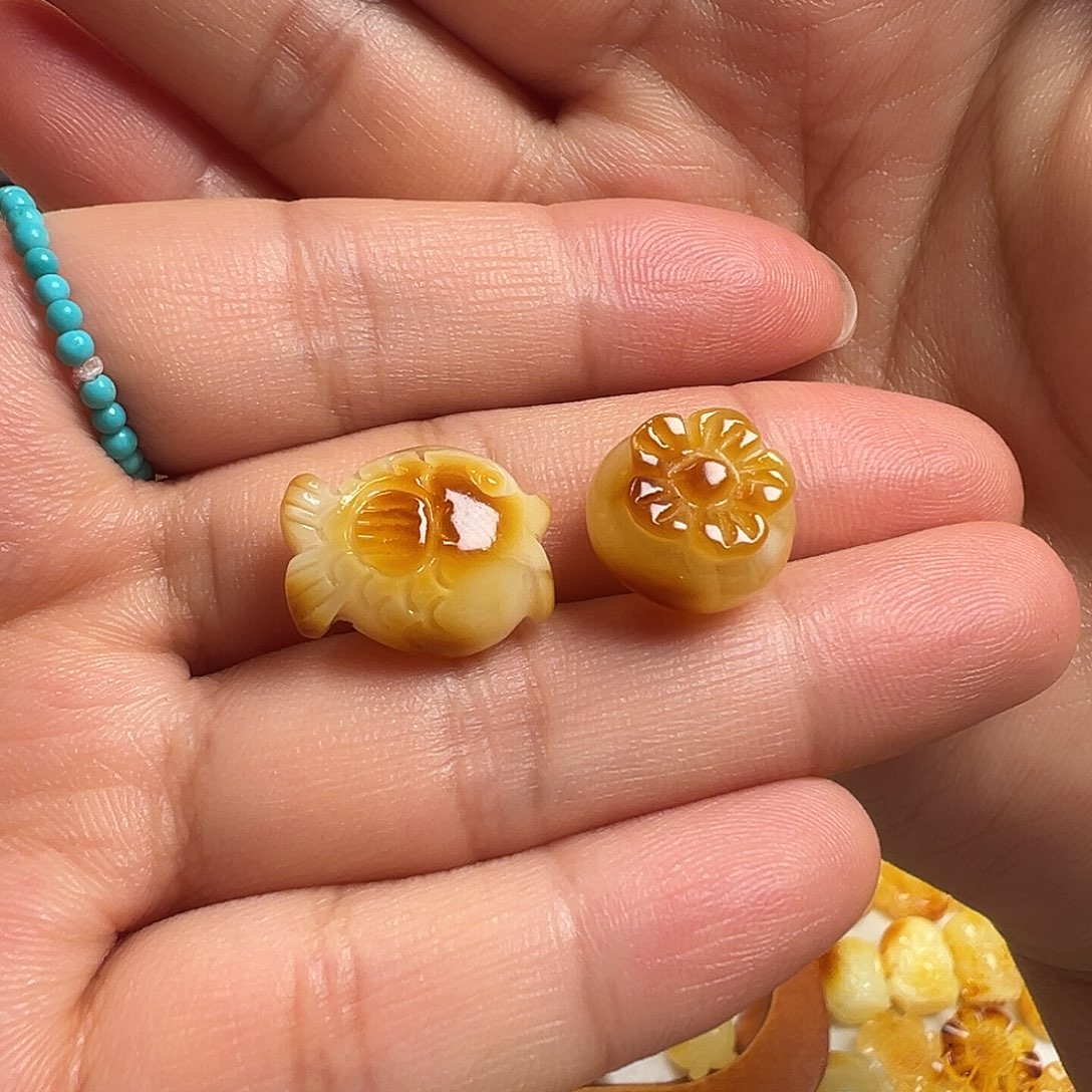 蜜蜡颈饰未镶嵌肥*子胖鱼柿子（打孔不退换）