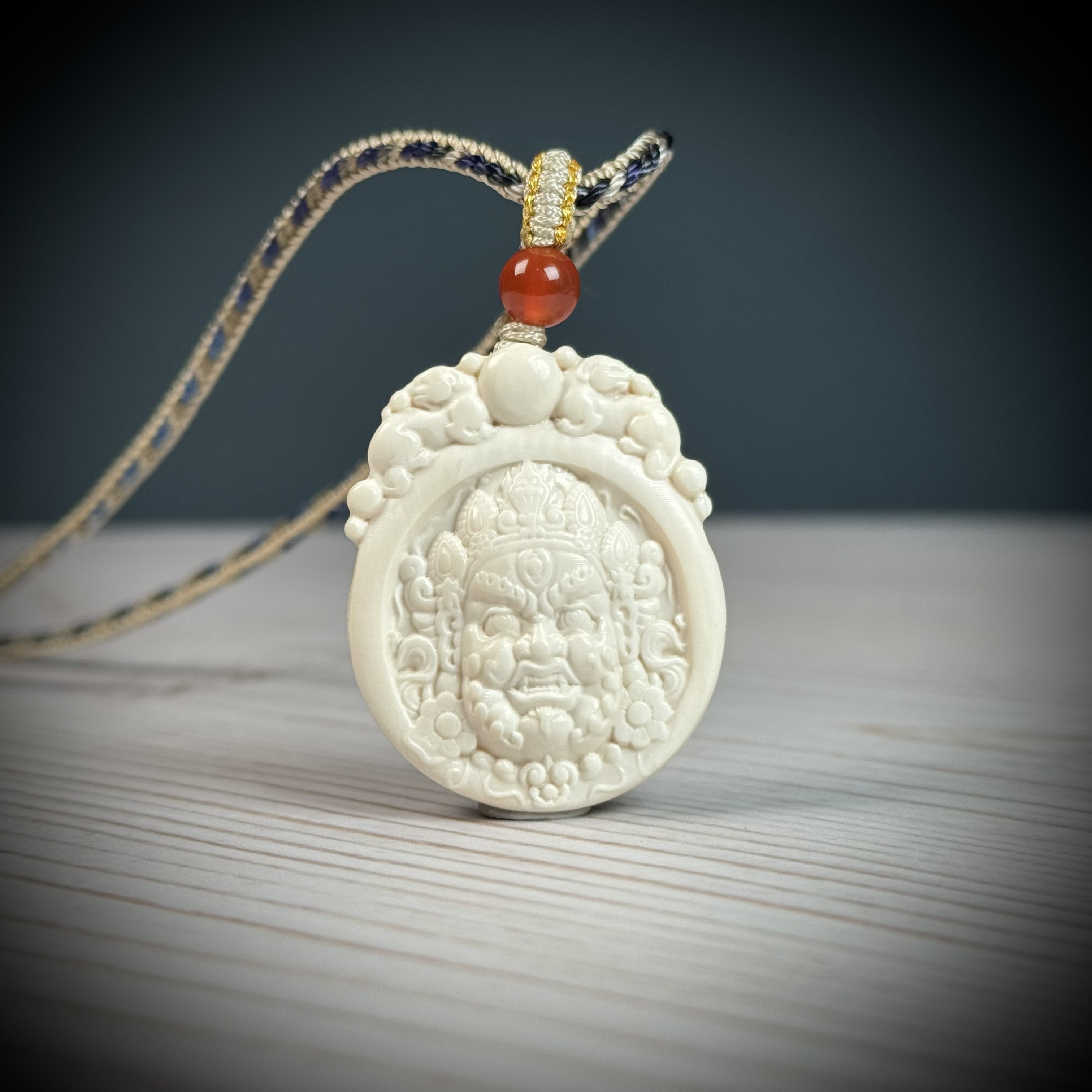 H98-82天然猛犸象牙 雕刻黄财神吊坠约27.5*34*8mm支持鉴定