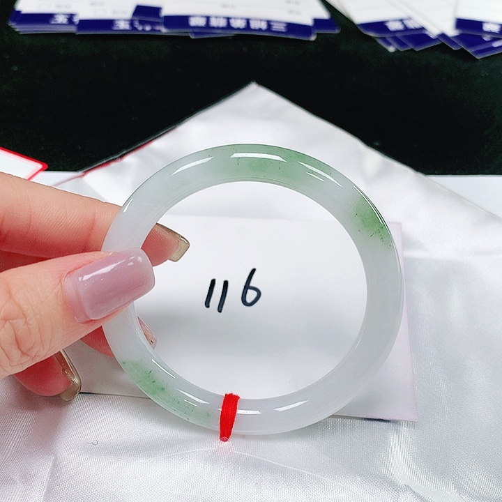 翡翠手镯（圆镯）未镶嵌