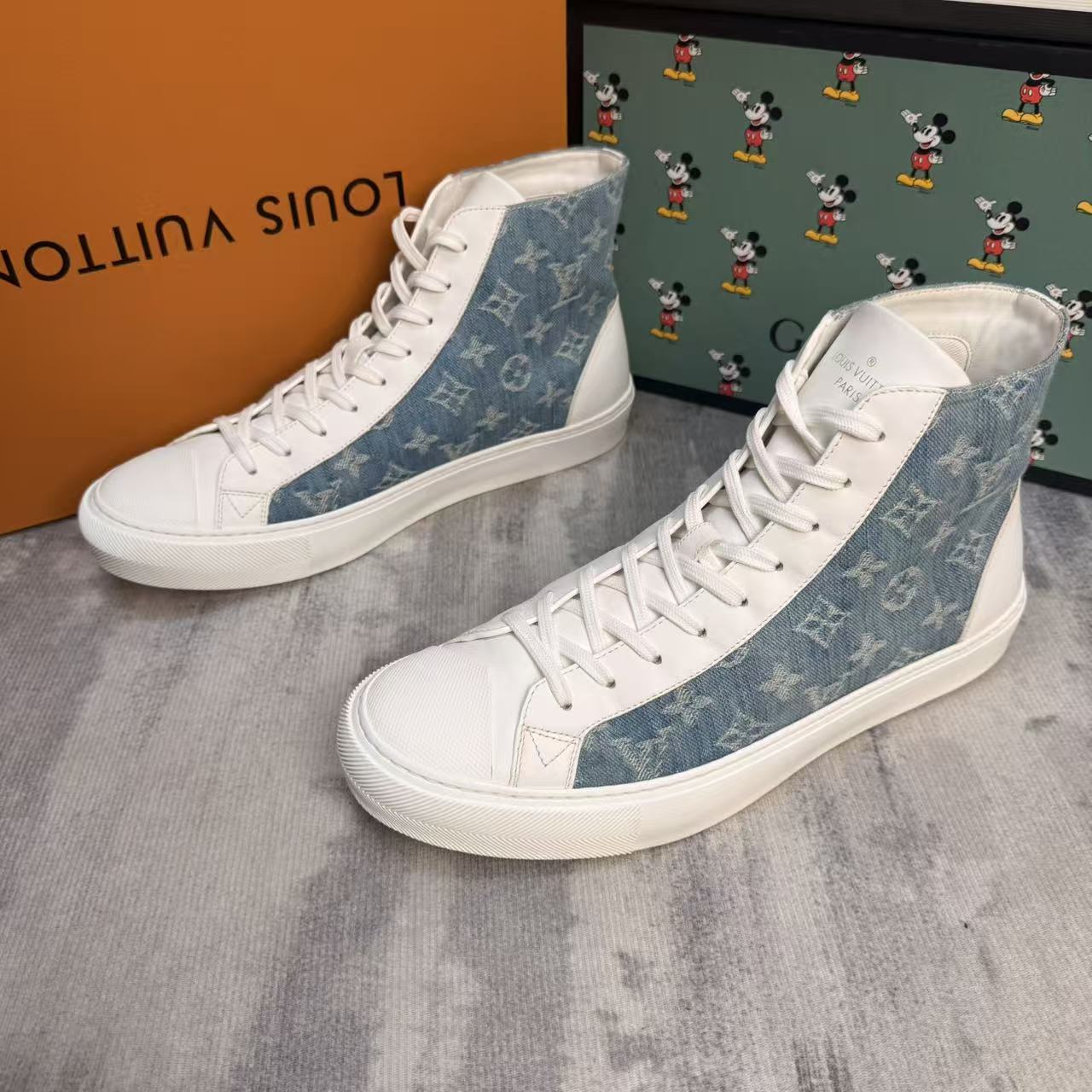 95新 LouisVuitton/路易威登 白蓝牛仔老花高帮时尚休闲板鞋/42欧