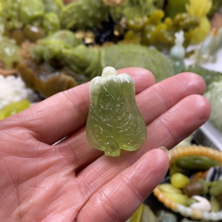 蛇纹石玉挂件未镶嵌