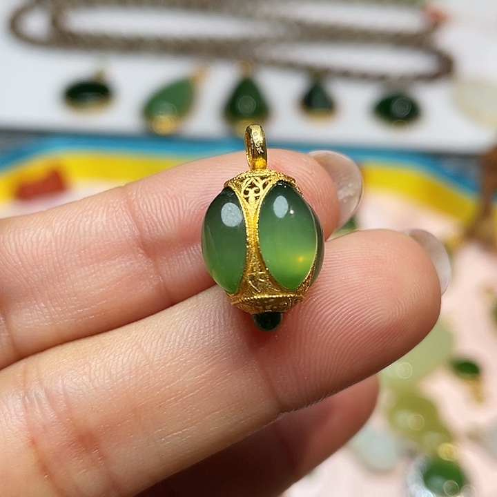 和田玉（碧玉）18K金镶嵌颈饰