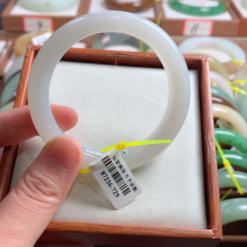 【闪购商品】和田玉手镯未镶嵌55.5