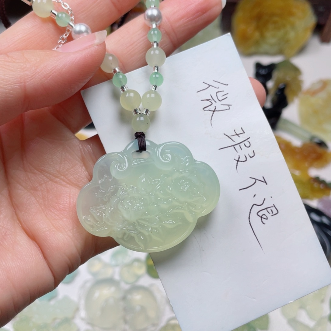 蛇纹石玉颈饰未镶嵌