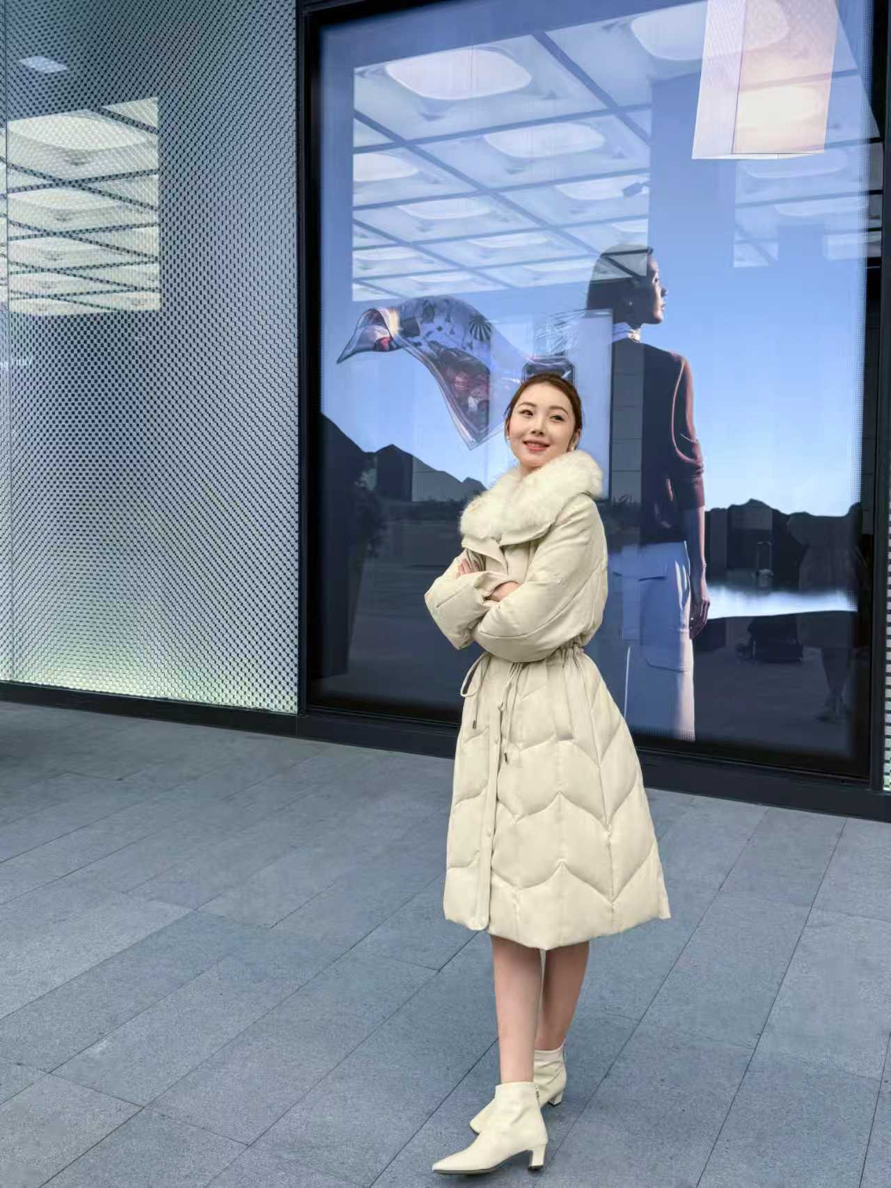 【专属】2025新款时尚显瘦潮流收腰冬季大毛领女士长款外套