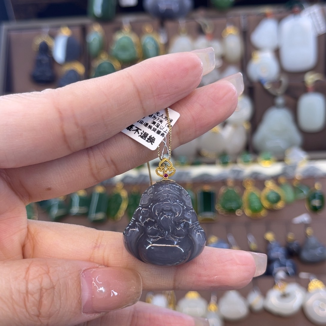 和田玉吊坠18K金镶嵌
