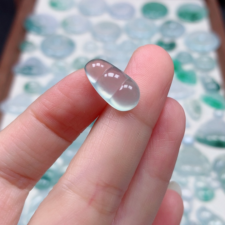 翡翠未镶嵌颈饰高冰小福豆