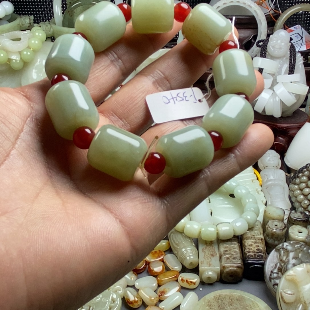 海****和田玉（糖玉）未镶嵌颈饰