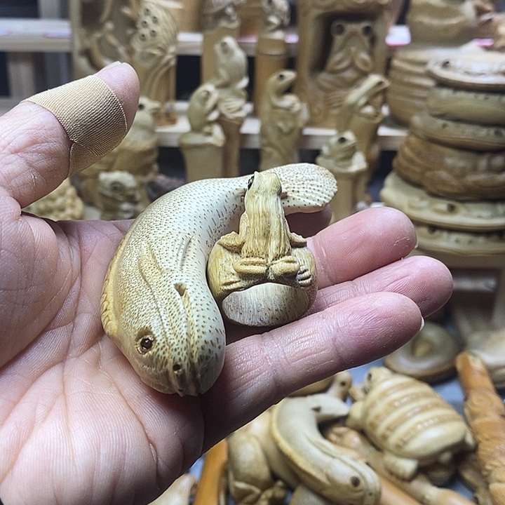 竹根雕鲶鱼青蛙扳指