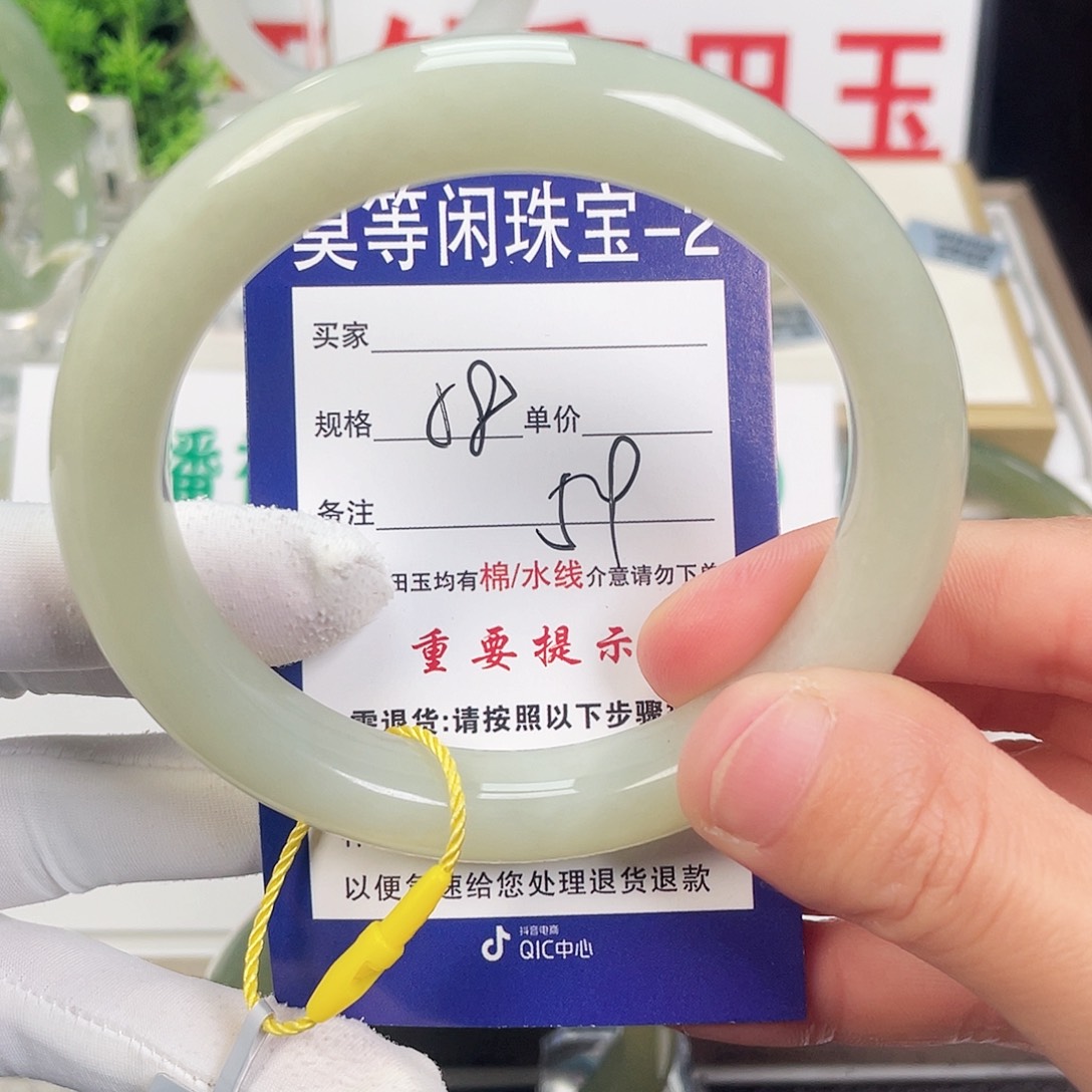 和田玉手镯未镶嵌