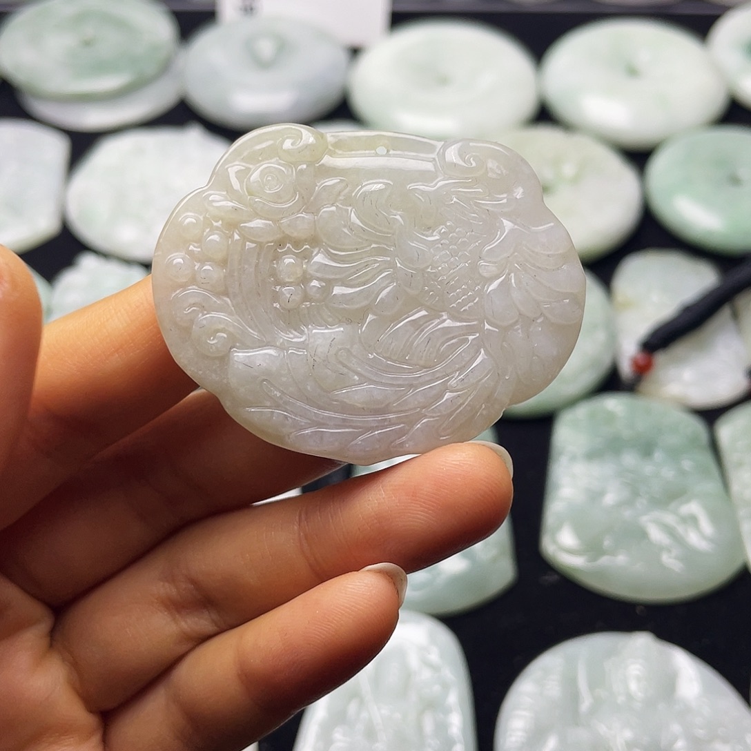 翡翠未镶嵌颈饰凤凰锁