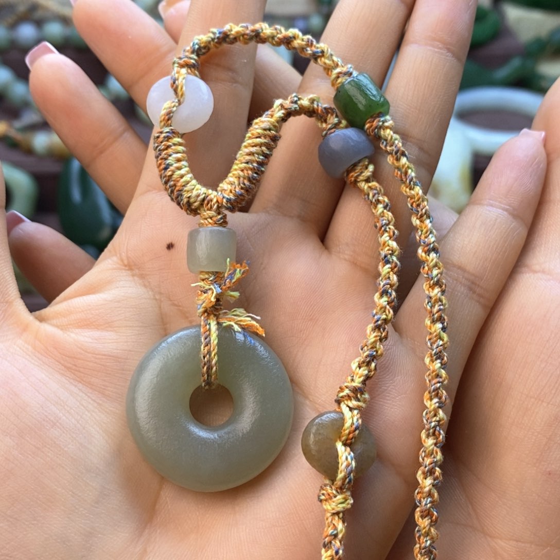 和田玉颈饰未镶嵌