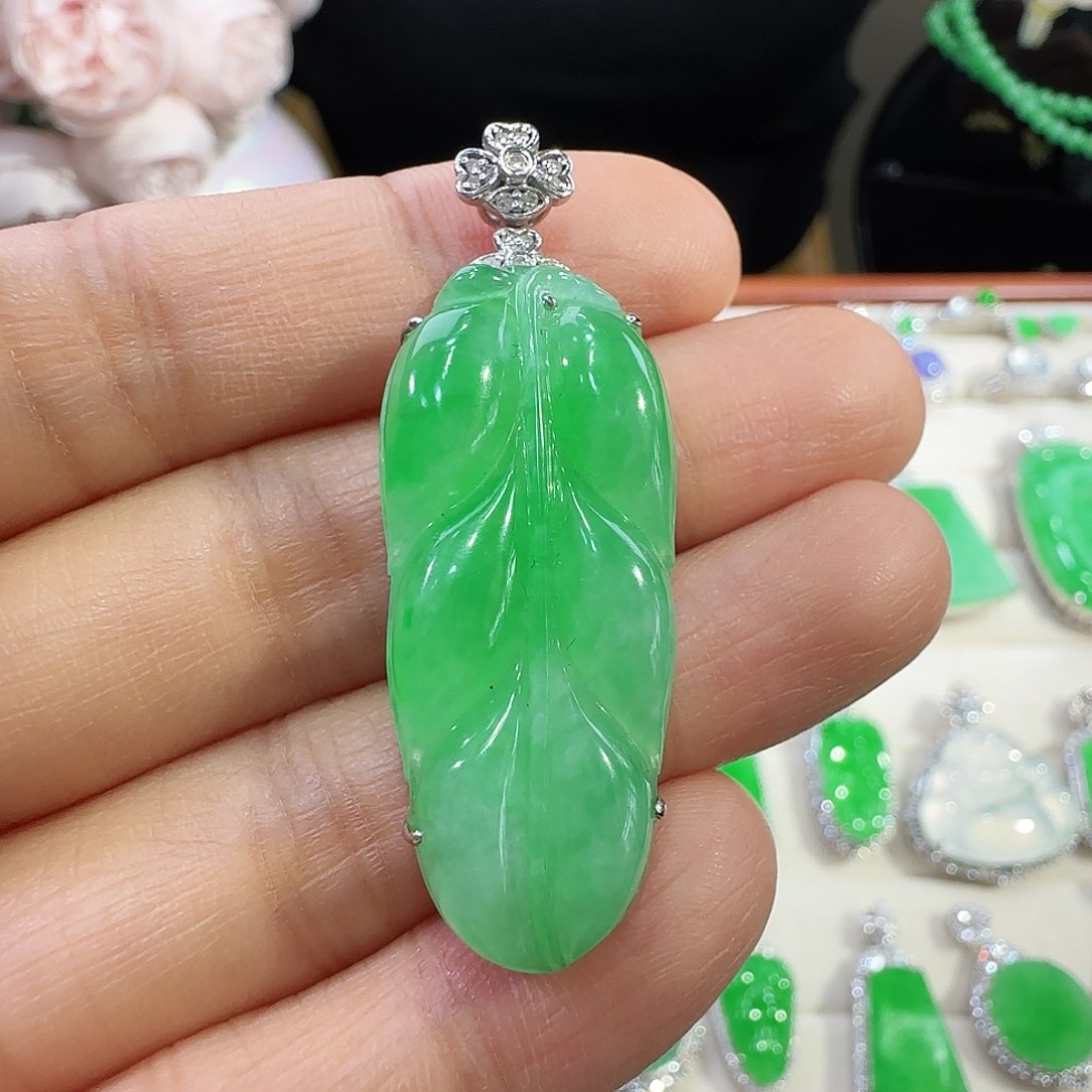 翡翠吊坠(不含链)18K金镶嵌