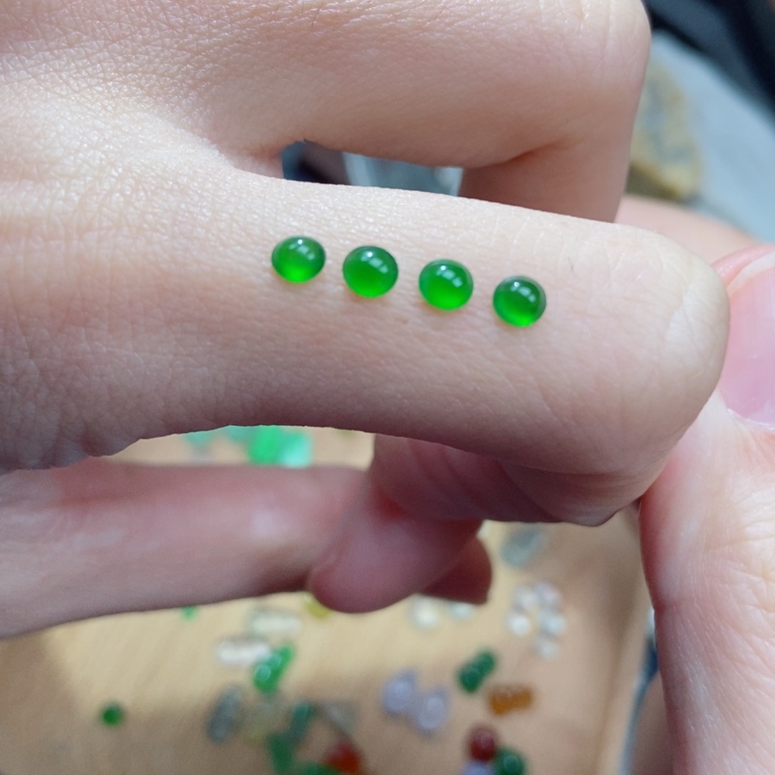 翡翠颈饰未镶嵌栀**莉翡翠