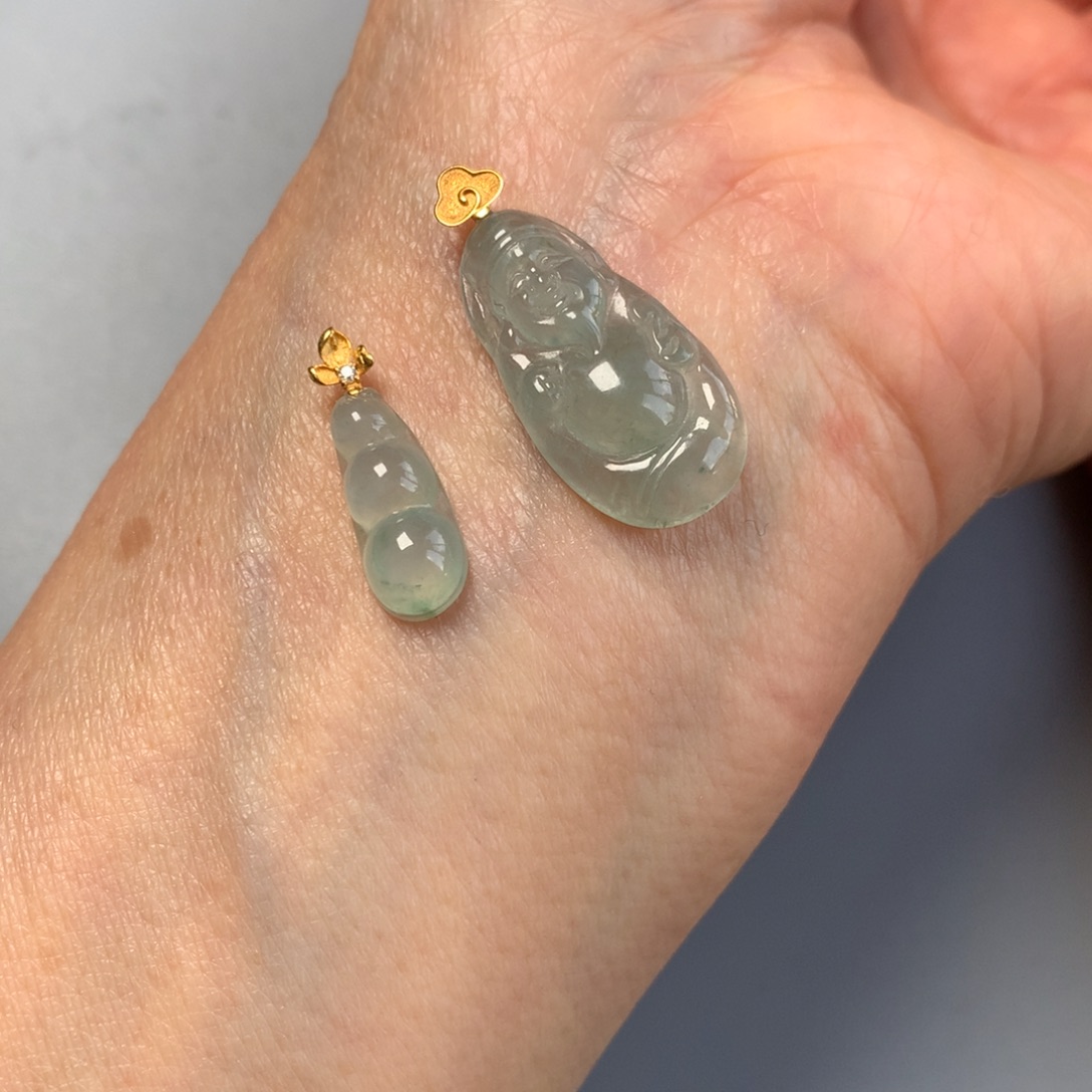 翡翠18K金镶嵌颈饰财豆