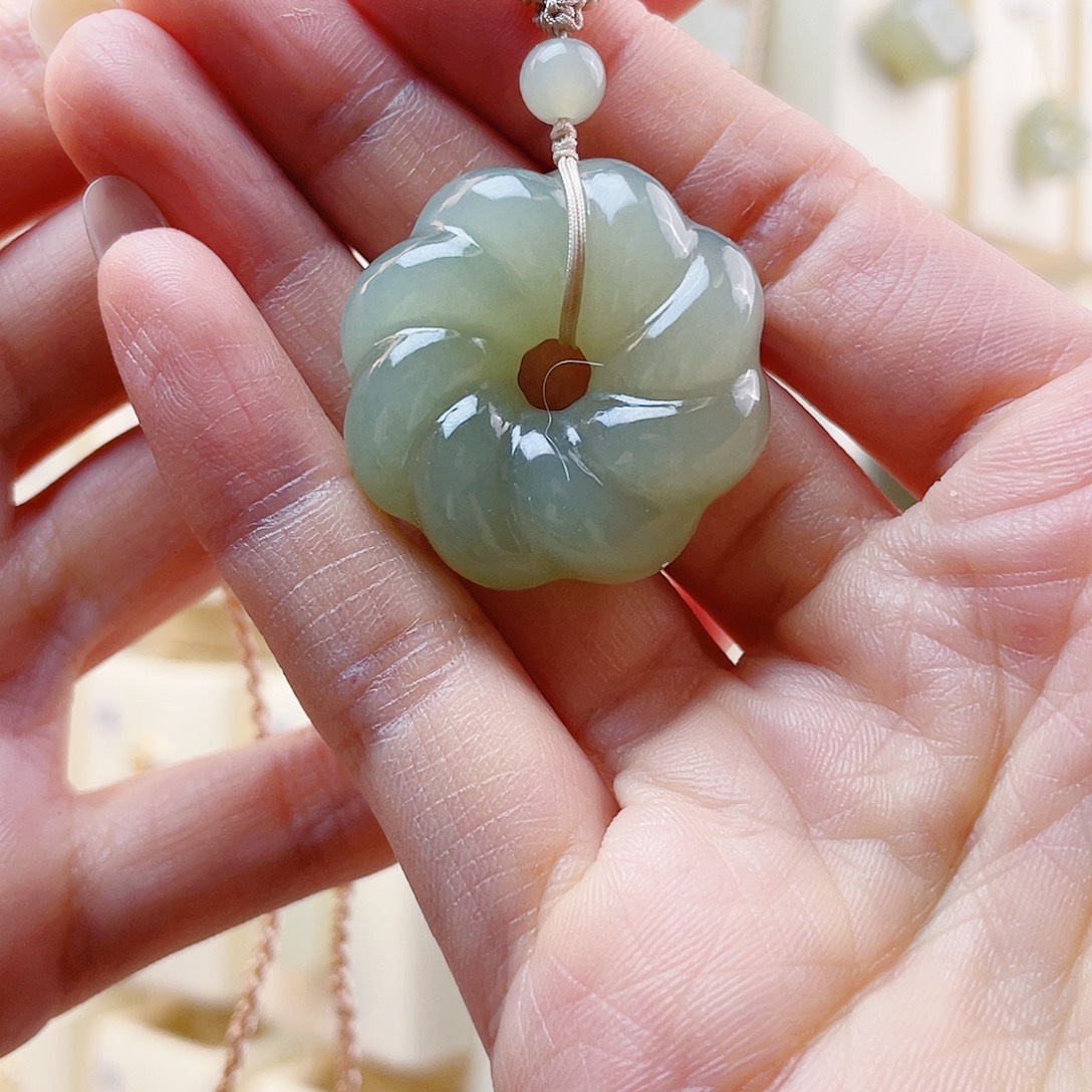 爱****和田玉未镶嵌吊坠(赠链)