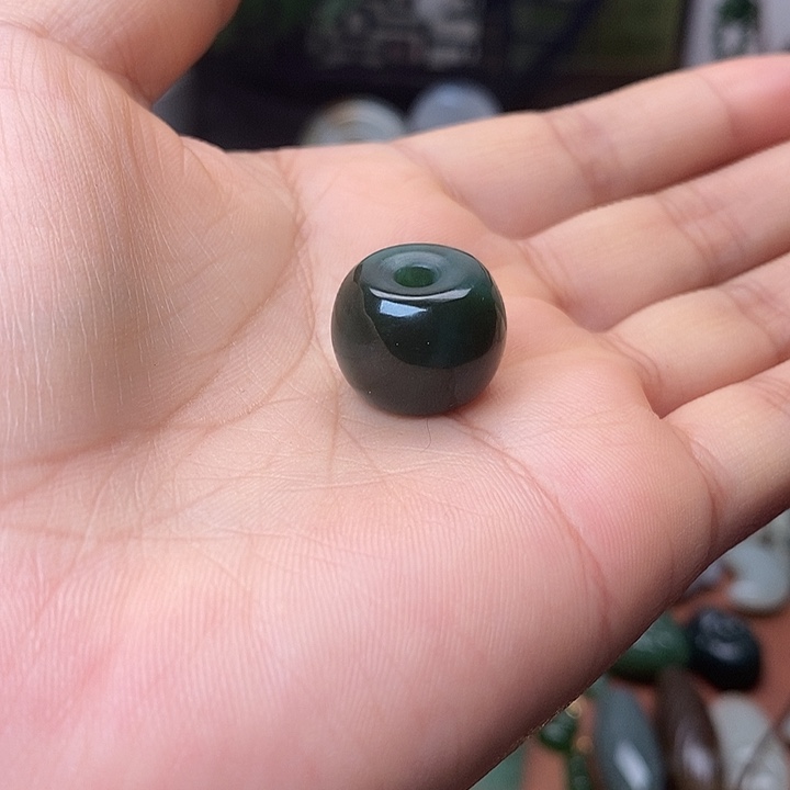 美****和田玉未镶嵌颈饰