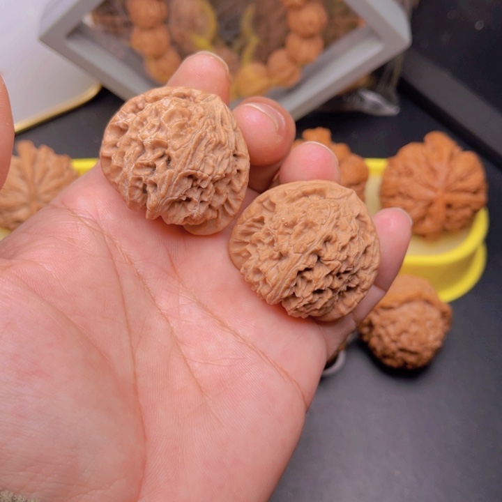 文玩核桃把件39全品三角白