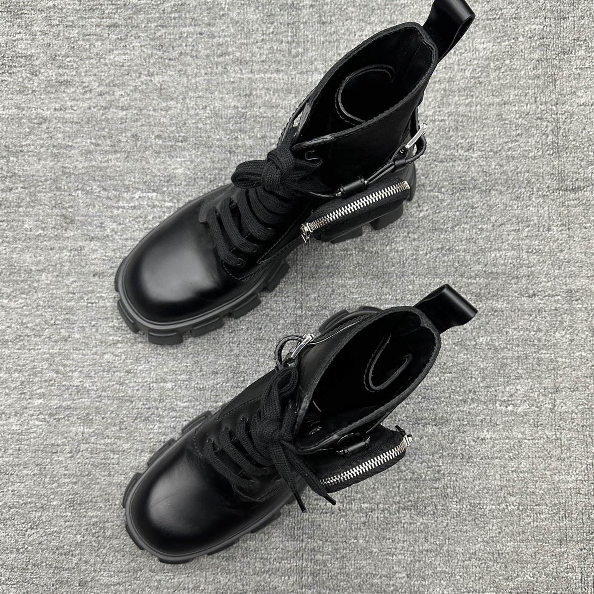 99新 Prada/普拉达 44 Prada男款零钱袋短靴黑色 99新