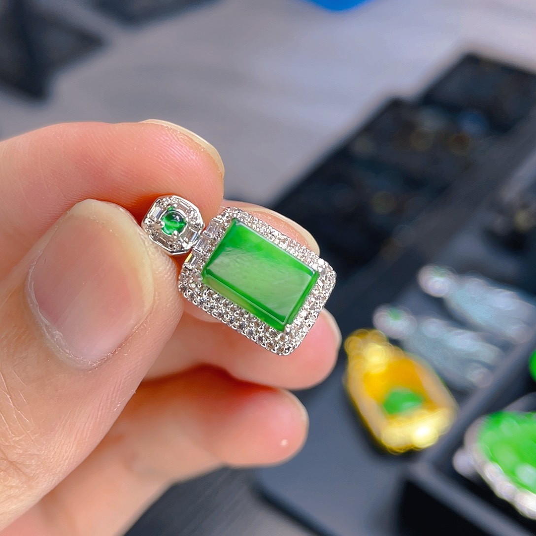 翡翠未镶嵌颈饰天然翡翠镶嵌饰品