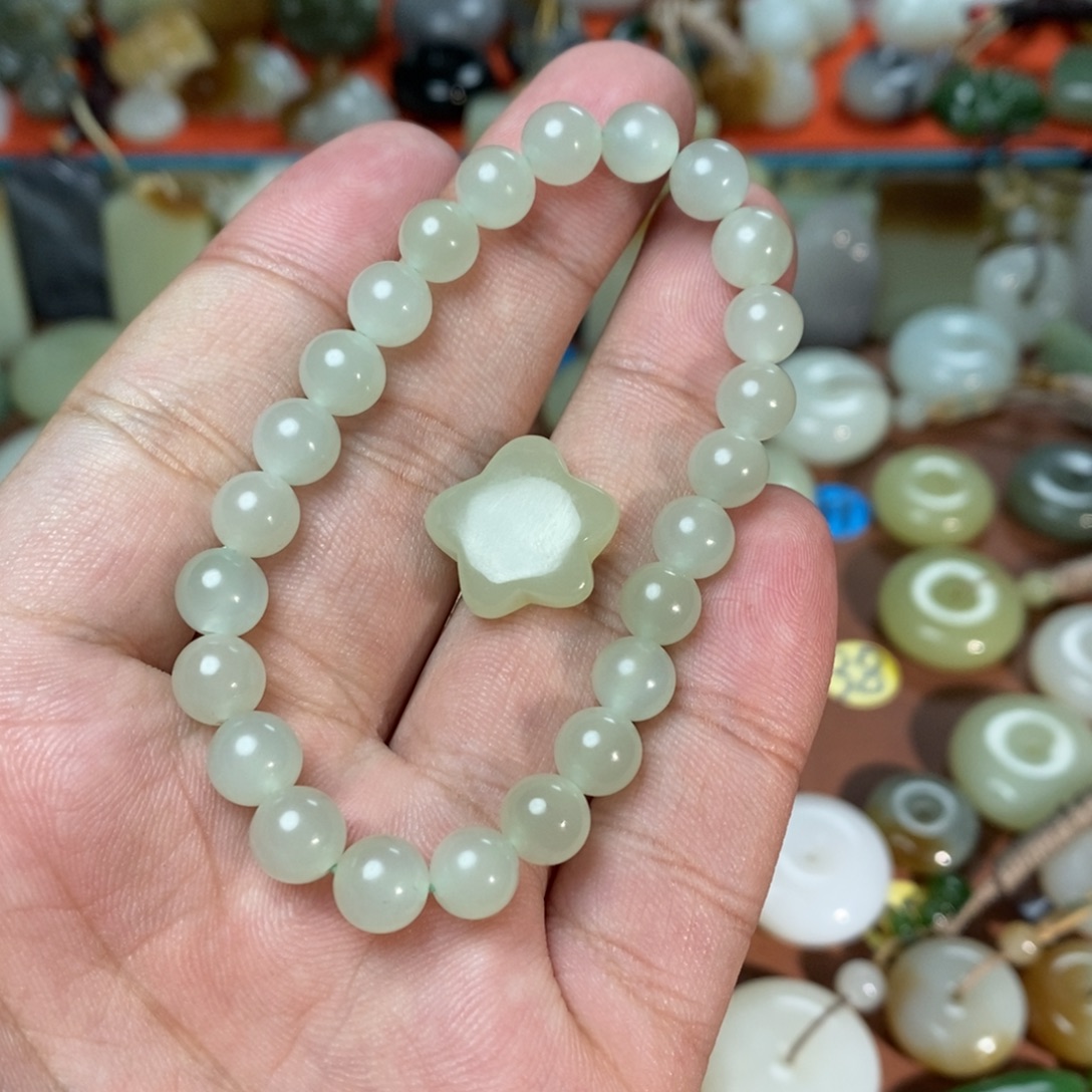 奥***给和田玉未镶嵌吊坠(不含链)