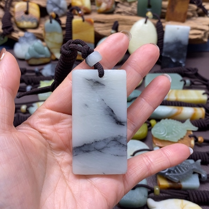 最***干蛇纹石玉未镶嵌颈饰