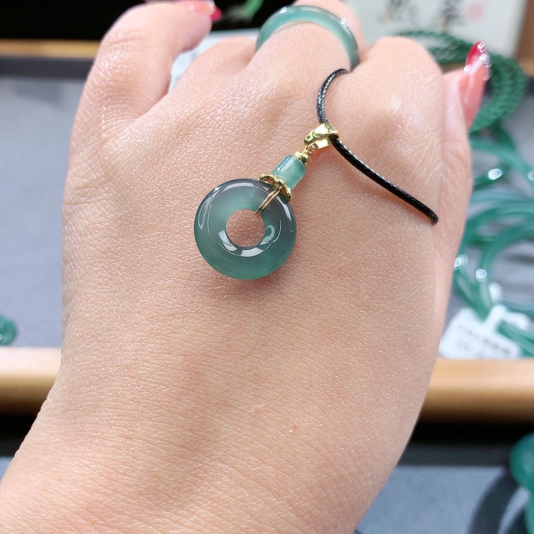 翡翠手镯（圆镯）未镶嵌