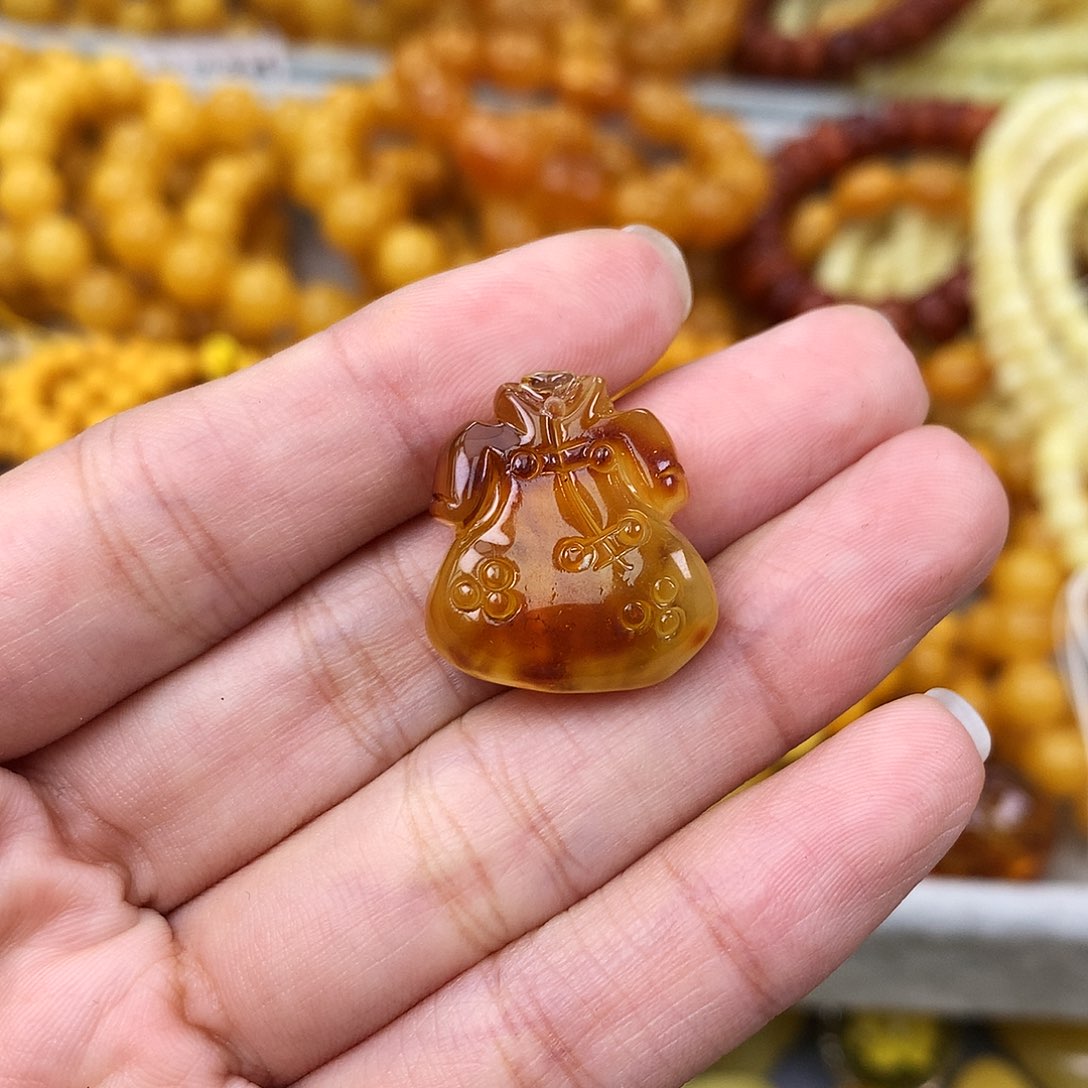 未镶嵌琥珀珠宝奇石