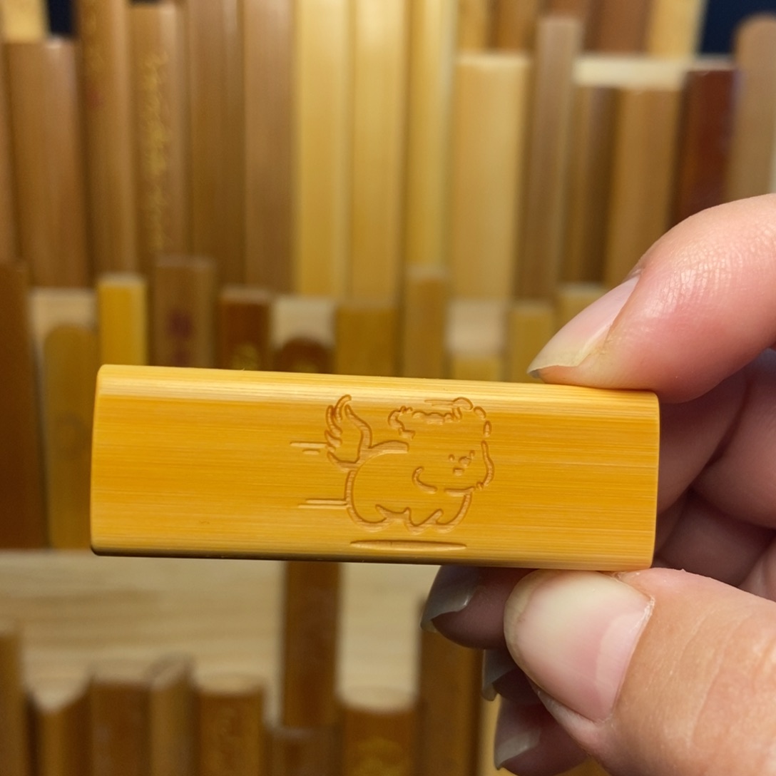 【闪购商品】橙皮方扁雕刻奔跑的小狗