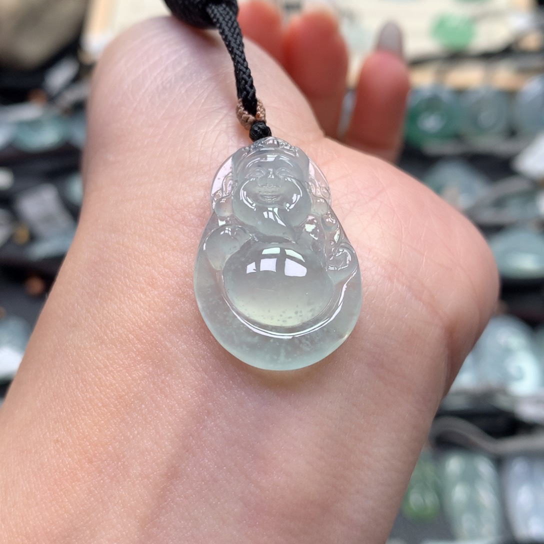 翡翠颈饰未镶嵌财神