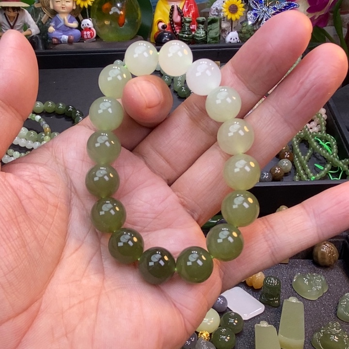 不***。和田玉未镶嵌颈饰