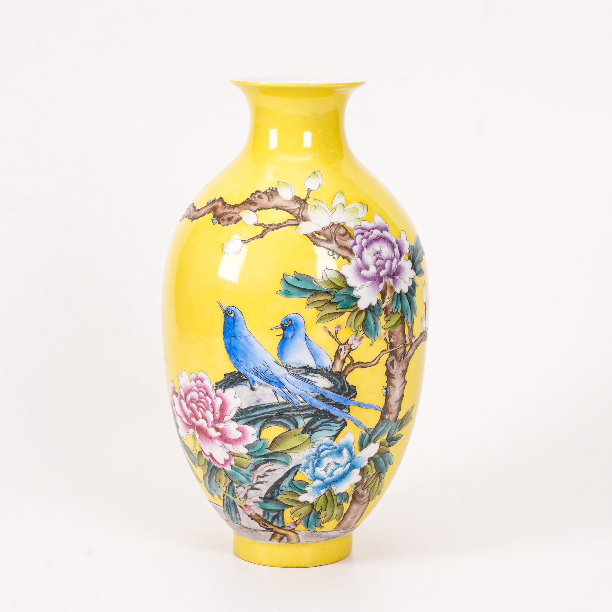 民国 黄地珐琅彩喜鹊牡丹纹观音瓶