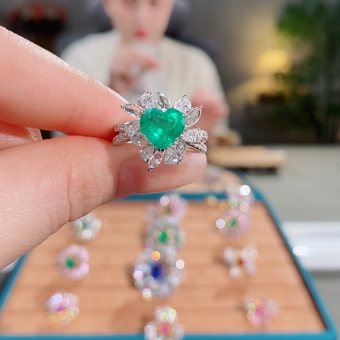 戒指祖母绿18K金镶嵌1.83ct微油VVG吉尔徳木佐