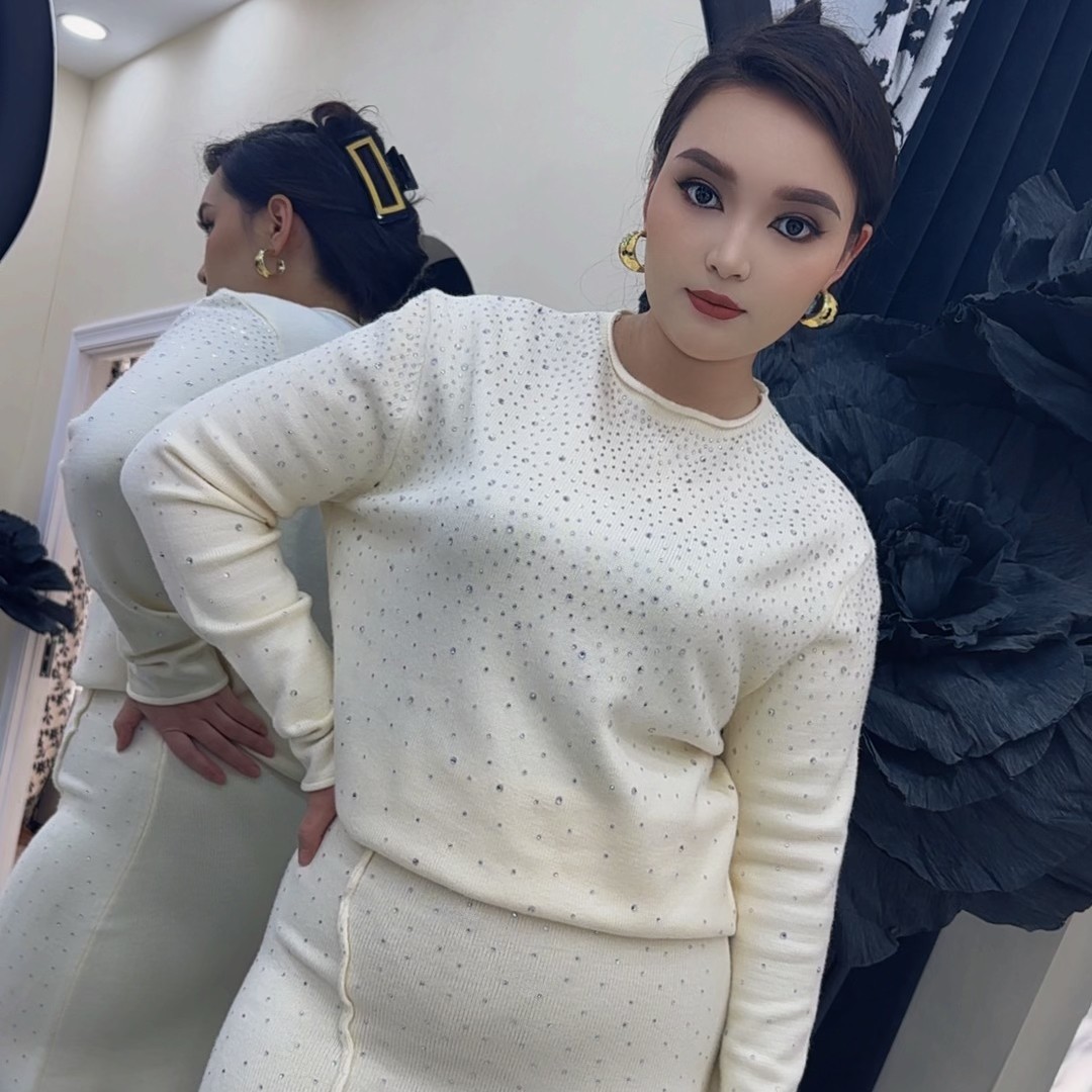 秋冬新款山羊绒点子纱圆领上衣搭配针织松紧腰半身裙套装