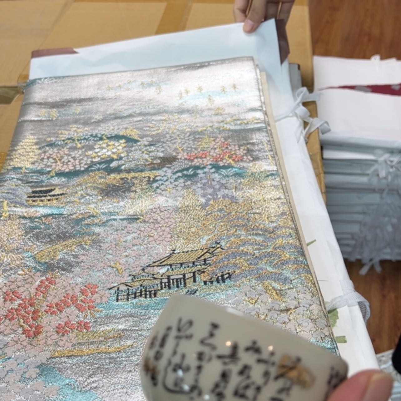 【闪购商品】冬**格陶瓷马克杯带盖勺