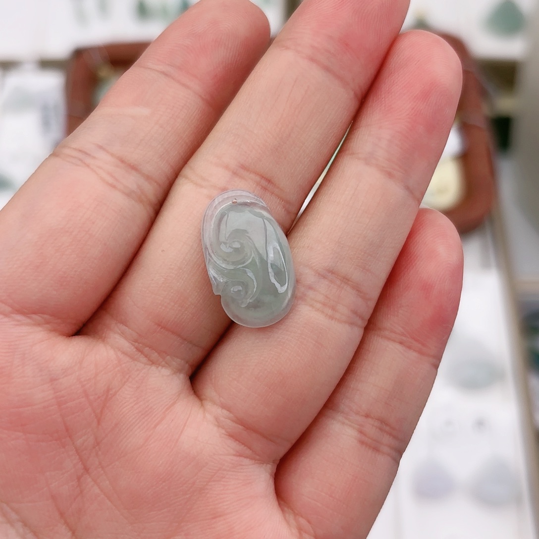 翡翠颈饰未镶嵌如意