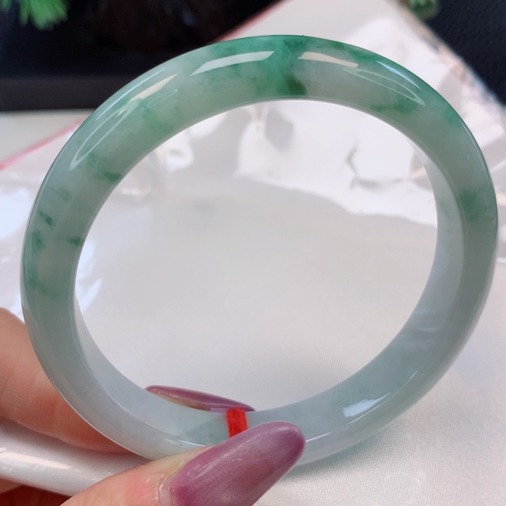 翡翠手镯未镶嵌60圈